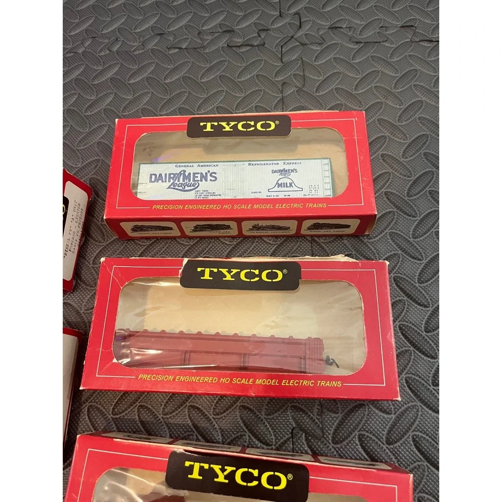 Partial Tyco HO Scale Model Train Set Part Scale Multicolor Vintage Santa Fe Lot